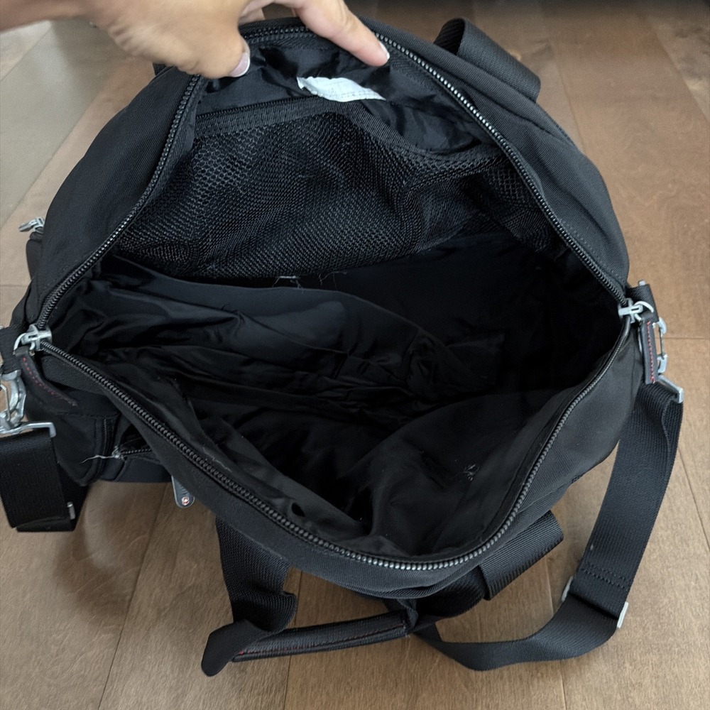 VICTORINOX Swiss Precision Gear 'PG CARGO' Duffel Black Ballistic Nylon - Picture 5 of 5